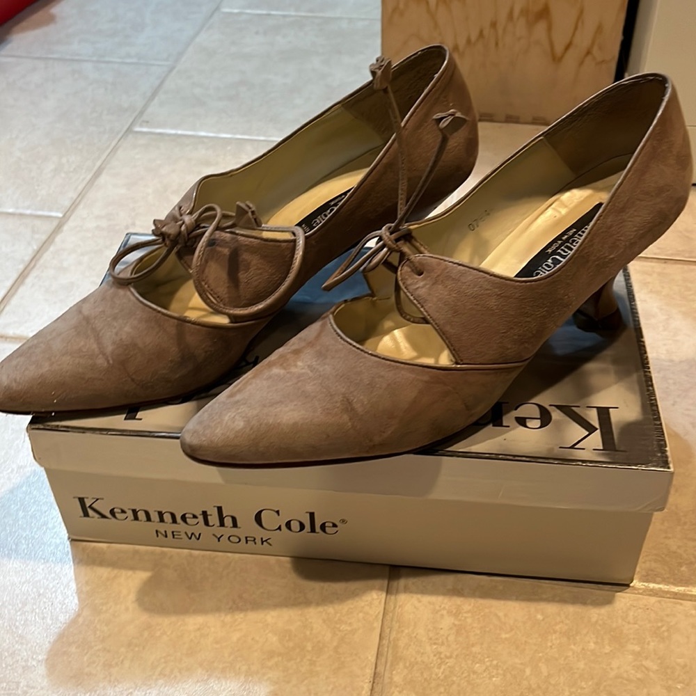 Kenneth Cole grace kelly suede tie small heel . Gorgeous